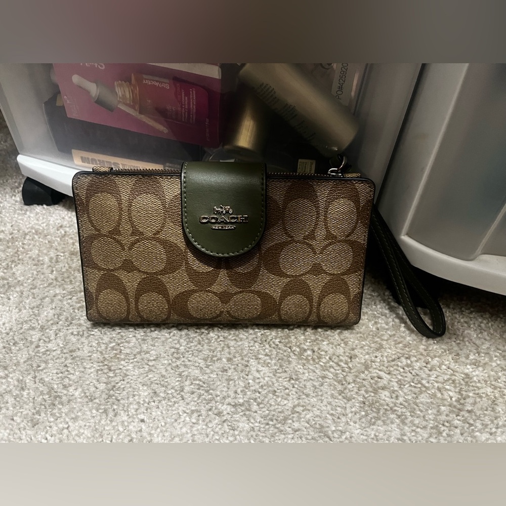 Coach Tech Phone Wallet Signature Olive & Light Brown